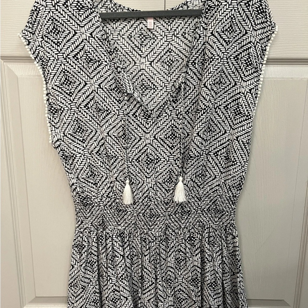 Victoria's Secret Black and White Geometric Swim cover-up